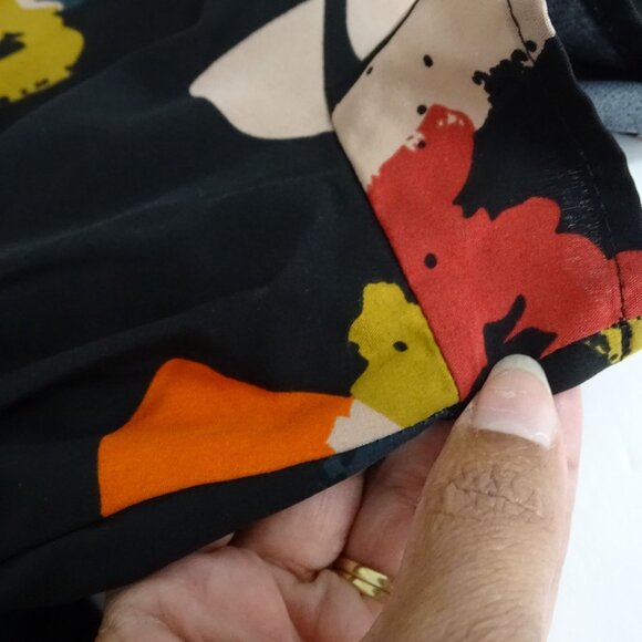 Shein Curve Women Size OXL 12 Black Abstract V-Neck Top Elastic Waist  Short Slv - Picture 10 of 10